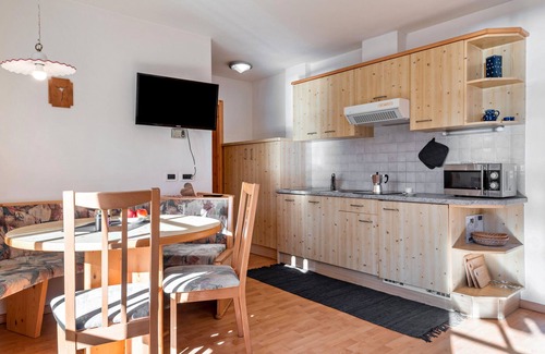 Badia Apartment | Apartment '2' with Mountain View, Shared Garden and Wi-Fi