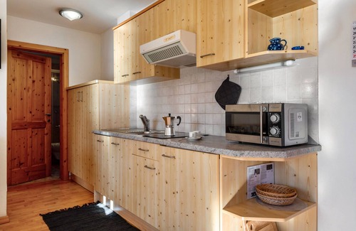 Badia Apartment | Apartment '2' with Mountain View, Shared Garden and Wi-Fi