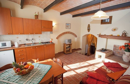 Terricciola Other | Apartment 3+2 pax in farmhouse swimming pool, relaxation and good wine