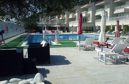 L'Estartit Apartment | APARTMENT (3 ADULTS + 2 CHILDREN) STREET VIEW