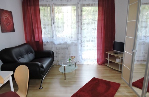Unteruhldingen Apartment | Apartment '3' with Private Terrace and Wi-Fi