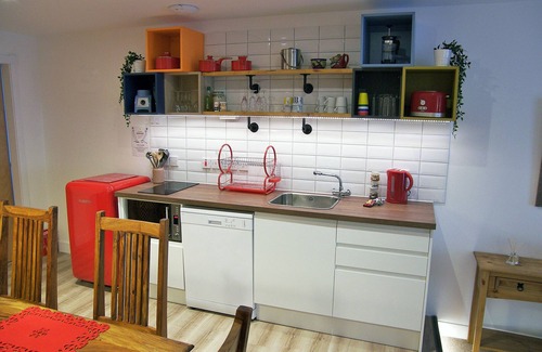 Bonnington Apartment | Apartment 3 The Family Sleeps 6