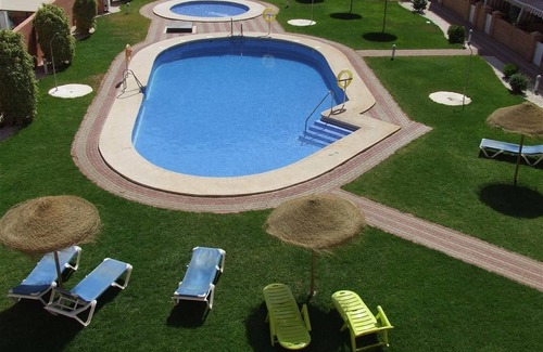 Roquetas de Mar Apartment | Apartment 300m to the beach, Pool Views with Balcony & Wi-Fi