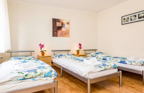 Muelheim Apartment | Apartment 3rd floor (W7) - 2x bedrooms - 6x single beds - kitchen - living room