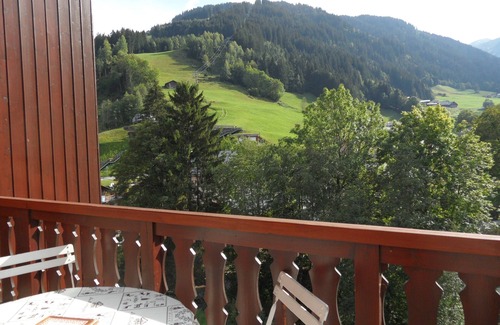 Areches Apartment | Apartment 4-6 people at the foot of the slopes, GARAGE, balcony TERRACE, lift