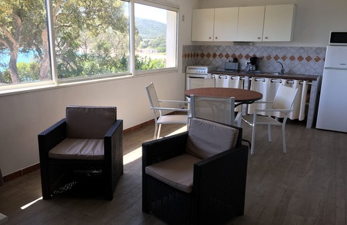 Favone Apartment | Apartment 4 people, 1st floor, sea view, direct access to the beach