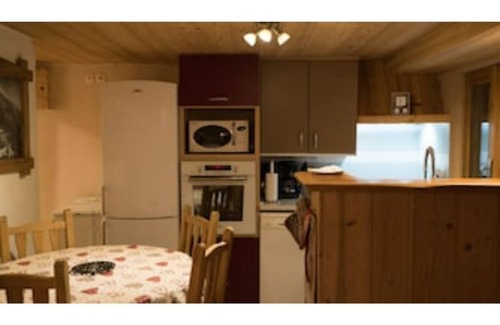 Tignes Ski Chalet | Apartment- 4 people in ChaletTignes les Brévières, close to the slopes.