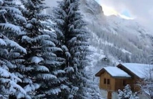 Tignes Ski Chalet | Apartment- 4 people in ChaletTignes les Brévières, close to the slopes.