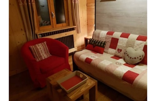 Tignes Ski Chalet | Apartment- 4 people in ChaletTignes les Brévières, close to the slopes.