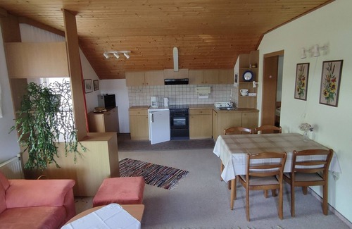 Bodensdorf Apartment | Apartment '4' with Lake View, Shared Garden and Wi-Fi