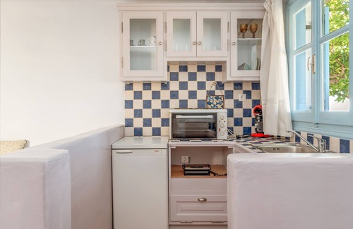Agios Ioannis Apartment | Apartment '4' with Sea View, Wi-Fi and Air Conditioning