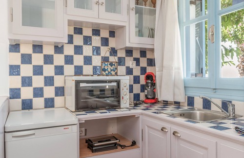 Agios Ioannis Apartment | Apartment '4' with Sea View, Wi-Fi and Air Conditioning