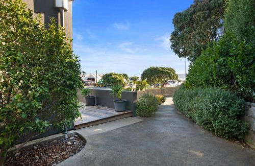 Paraparaumu Beach Apartment | APARTMENT 4A - By the Beach