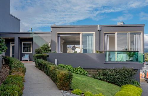 Paraparaumu Beach Apartment | APARTMENT 4A - By the Beach