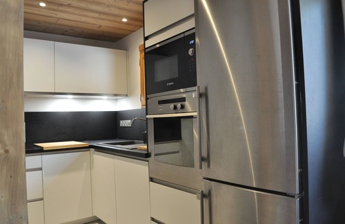 Meribel Centre Apartment | Apartment 5/6 people 50 meters from the slopes with outdoor sauna