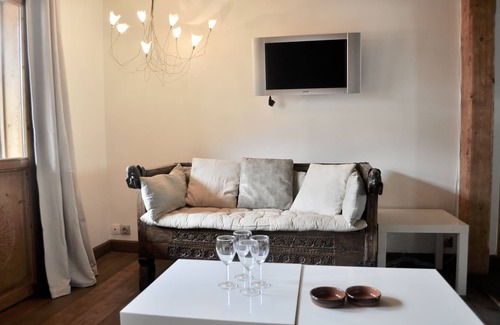 Meribel Centre Apartment | Apartment 5/6 people 50 meters from the slopes with outdoor sauna