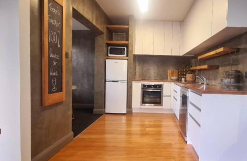 Blenheim Apartment | Apartment 5 - Haddin Court - Modern Loft Style