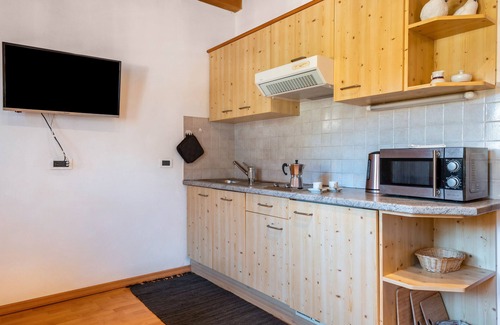 Badia Apartment | Apartment '5' with Mountain View, Shared Garden and Wi-Fi