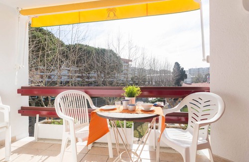 Salou City Centre Apartment | Apartment 6 pax with communal pool in Playa Llevant, Salou.