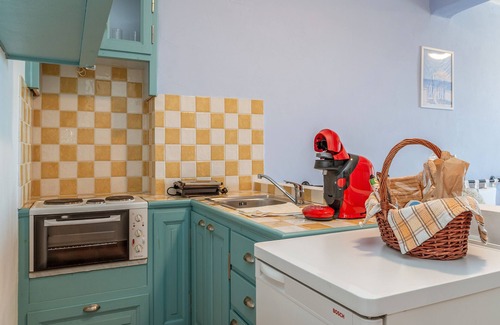 Agios Ioannis Apartment | Apartment '6' with Sea View, Wi-Fi and Air Conditioning