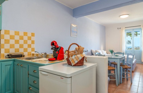 Agios Ioannis Apartment | Apartment '6' with Sea View, Wi-Fi and Air Conditioning