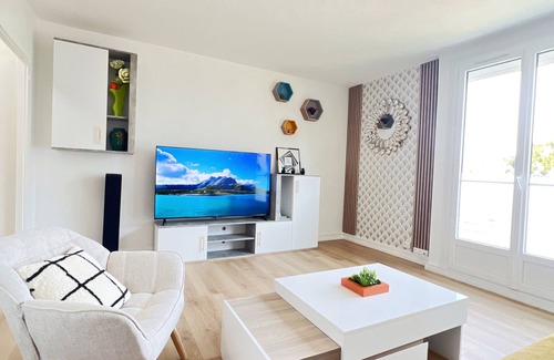 Chateau Apartment | Apartment 65m2 Ground floor, free parking, Near Nantes
