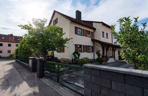Beilngries Apartment | Apartment (70sqm) with garden and wooden pavilion