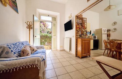 Follonica Apartment | Apartment 'A Casa Di Ilde' with Wi-Fi