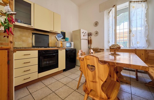 Follonica Apartment | Apartment 'A Casa Di Ilde' with Wi-Fi