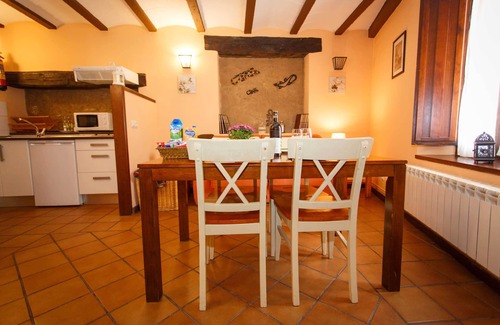 Robregordo Apartment | Apartment A is located on the ground floor