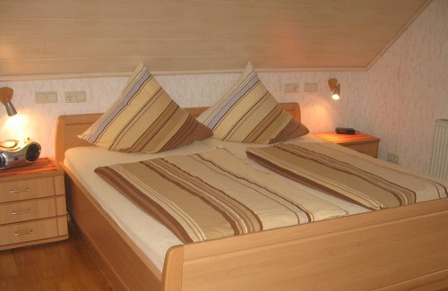 Gengenbach Apartment | Apartment 'Abendsonne' with Balcony, Forrest View, Shared Garden and Wi-Fi