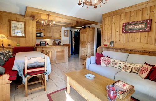 Praz-sur-Arly Apartment | Apartment about 49sqm for 6 people, at the 3rd floor of a residence in the center of the village.Lay