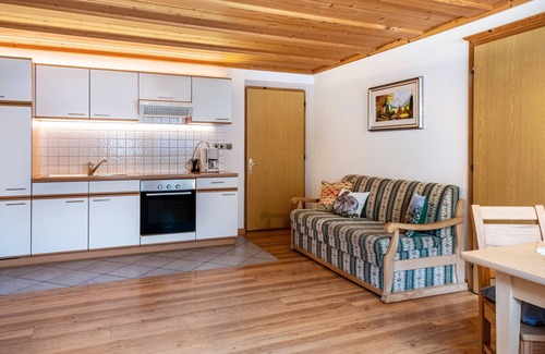 Ultimo Apartment | Apartment 'Adlerhorst Amsel' with Terrace, Shared Garden and Wi-Fi