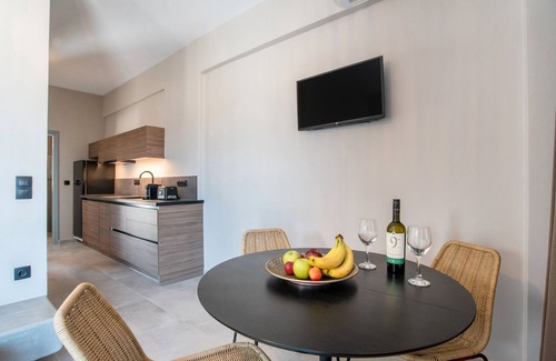 Mikri Vigla Apartment | Apartment 'Afros Beachfront 2' with Sea View, Wi-Fi and Air Conditioning