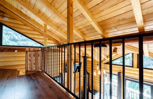 La Perriere Apartment | Apartment 'Agréable 3 Étoiles App 4' with Mountain View, Wi-Fi and Air Conditioning