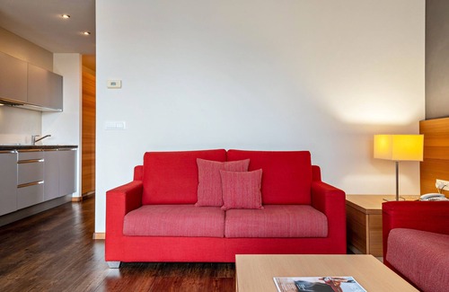 Lagundo Apartment | Apartment 'Alagundis Argentum Familia' with Mountain View, Shared Pool and Wi-Fi