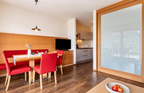 Lagundo Apartment | Apartment 'Alagundis Pyropus Familia' with Mountain View, Shared Pool and Wi-Fi