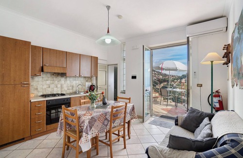 San Michele Apartment | Apartment 'Alba Deluxe' with Sea View, Wi-Fi and Air Conditioning