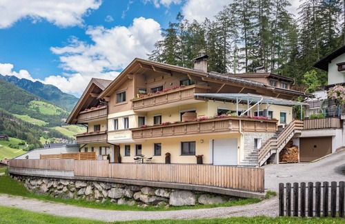 San Giovanni Apartment | Apartment "AlpenChalet Niederkofler" Marilena with Mountain View, Wi-Fi & Garden