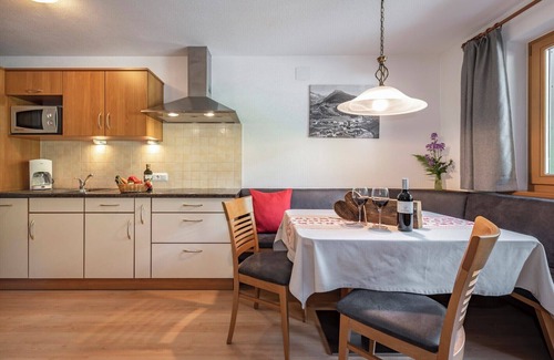 San Giovanni Apartment | Apartment "AlpenChalet Niederkofler" Vera with Mountain View, Sauna & Garden