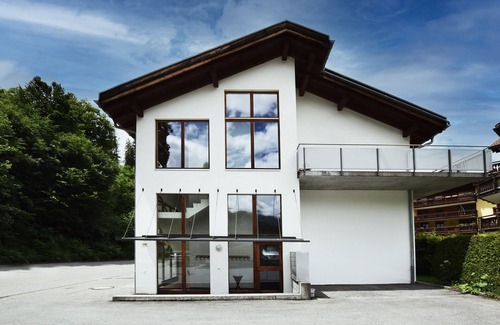 Klosters-Serneus Apartment | Apartment "Alpin 7" with Terrace & Wi-Fi