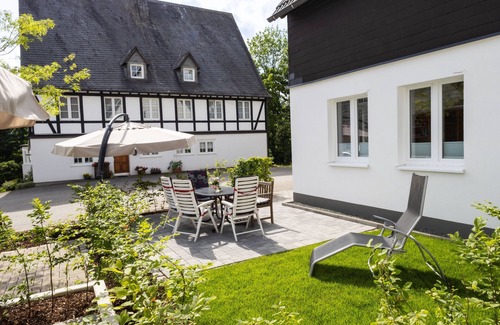 Meschede Apartment | Apartment 'Alter Schweinestall' with Private Terrace and Wi-Fi