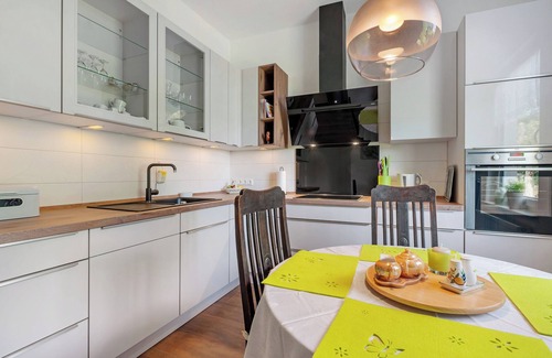 Duhnen Apartment | Apartment 'Am Deich' with Shared Terrace, Private Garden and Wi-Fi