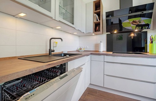 Duhnen Apartment | Apartment 'Am Deich' with Shared Terrace, Private Garden and Wi-Fi