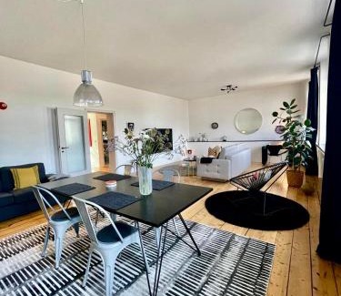 Ruhrort Apartment | Apartment "Am Rheinorange" LOFTSTYLE, 75 Zoll TV, Netflix & Prime, Boxspringbett