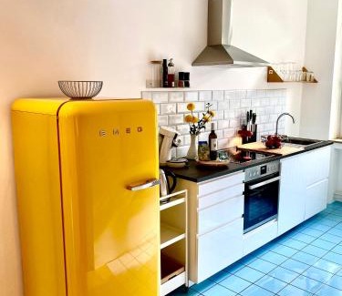 Ruhrort Apartment | Apartment "Am Rheinorange" LOFTSTYLE, 75 Zoll TV, Netflix & Prime, Boxspringbett