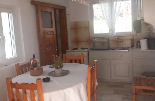 Antipaxos Apartment | Apartment 'Ambelaki' with Sea View, Private Garden and Wi-Fi