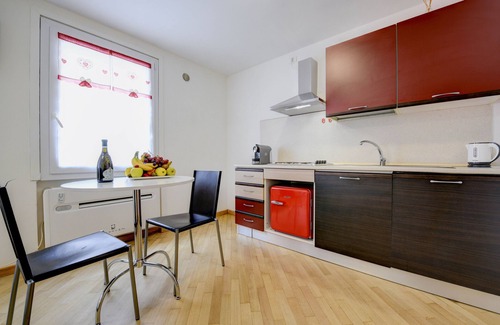 Sirmione Old Town House | Apartment Anna 1