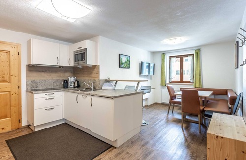 Sankt Anton am Arlberg Apartment | Apartment Anton Huter - Apartment, running hot/cold water, 2 bed rooms