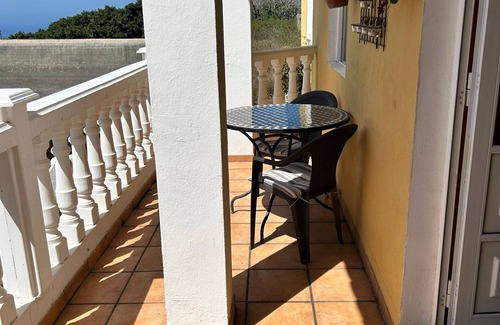 Los Llanos de Aridane Apartment | Apartment 'Apartamento 4' with Shared Pool, Private Terrace and Wi-Fi